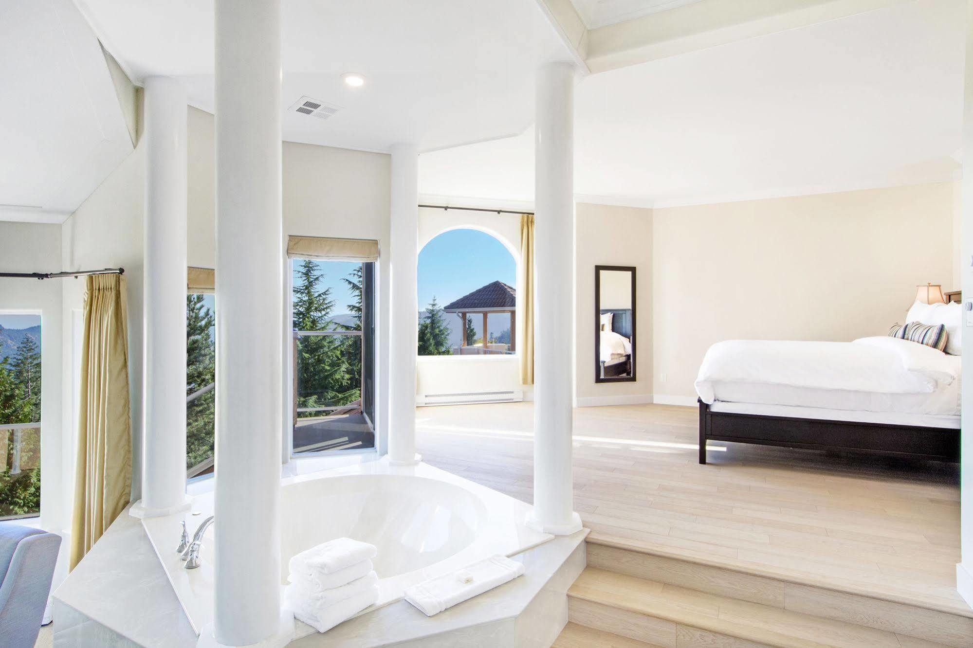 Villa Eyrie Resort Malahat Extérieur photo