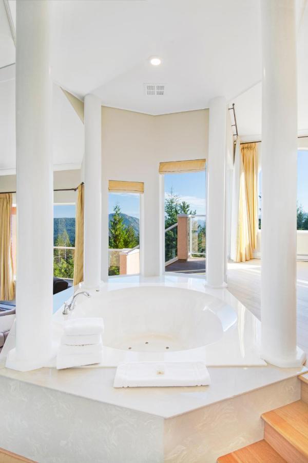 Villa Eyrie Resort Malahat Extérieur photo